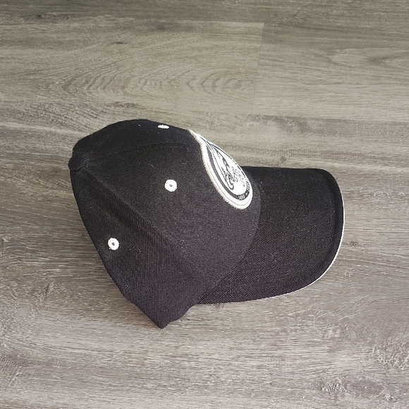 Black Philadelpjia Eagles 75th Anniversary Cap - Picture 2 of 7